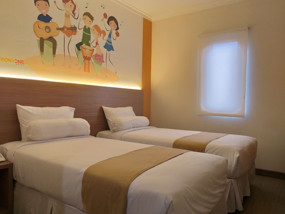Front One Hotel Tulungagung 9/25