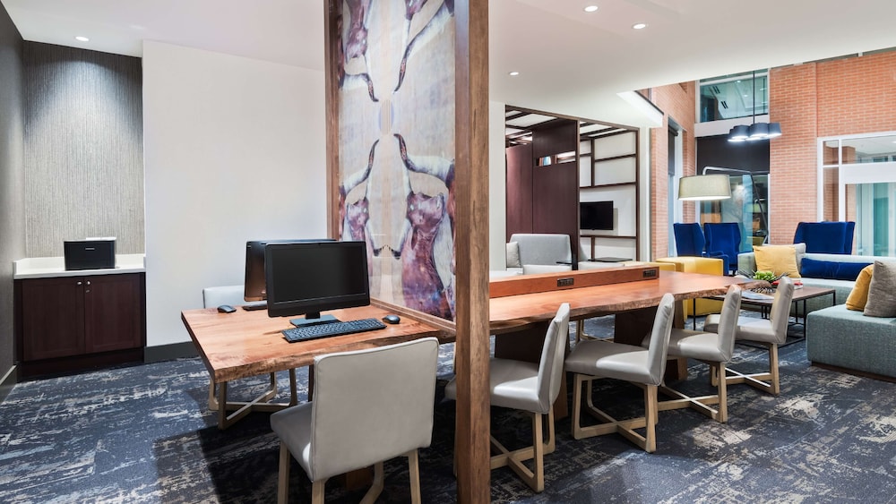 Hyatt Place Austin/Round Rock 26/35