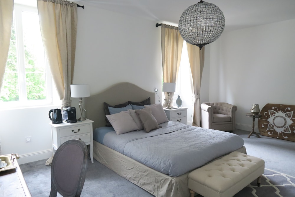 Chateau des Ayes 7/50
