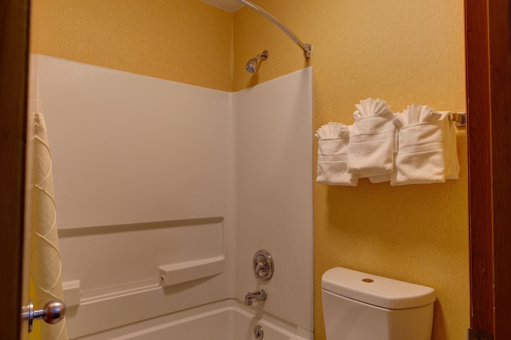 Deluxe Inn Fayetteville 59/61