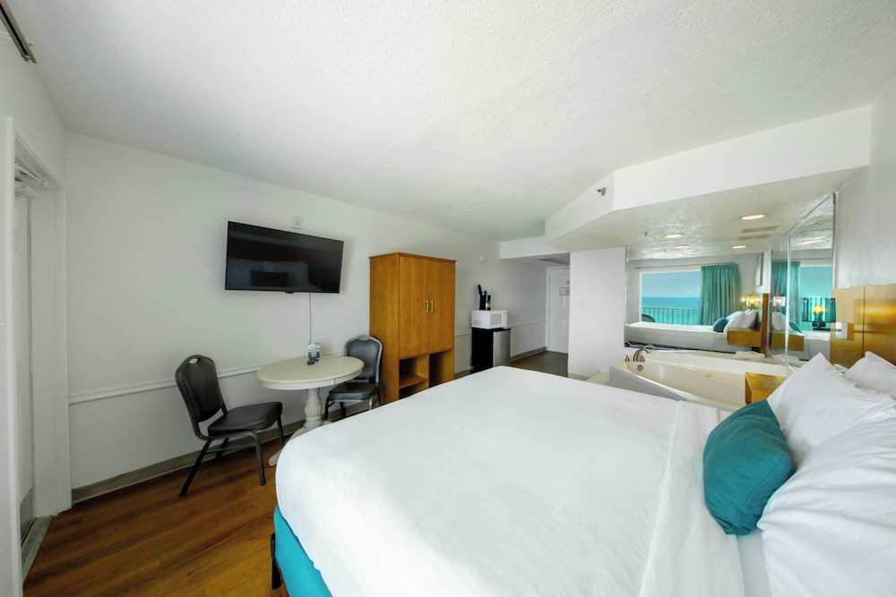 CLASSIC, KING BED, BEACH FRONT, OCEAN OR GULF VIEW, JETTED TUB