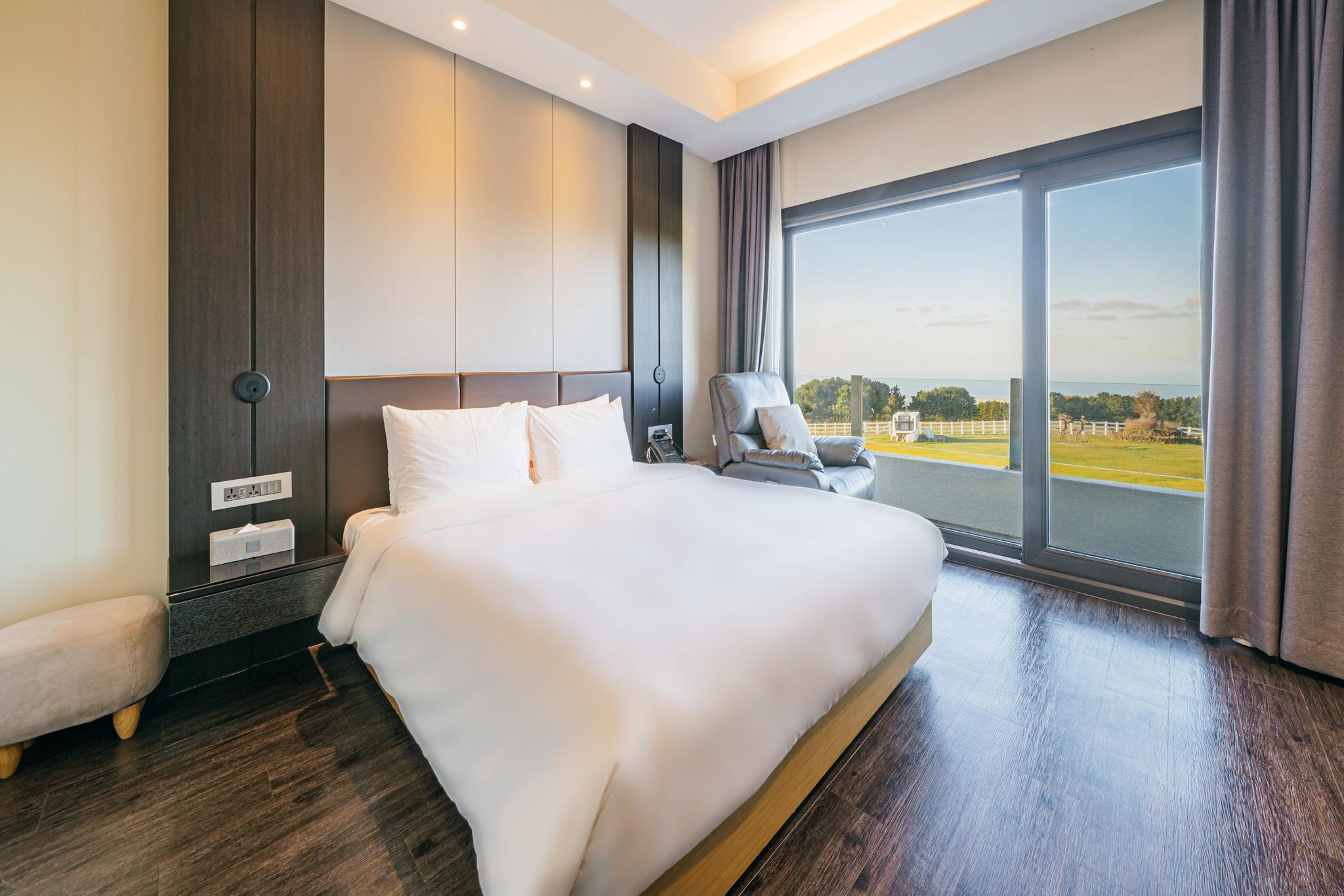 Green, Valley, Deluxe, Double Bed, Old Wing
