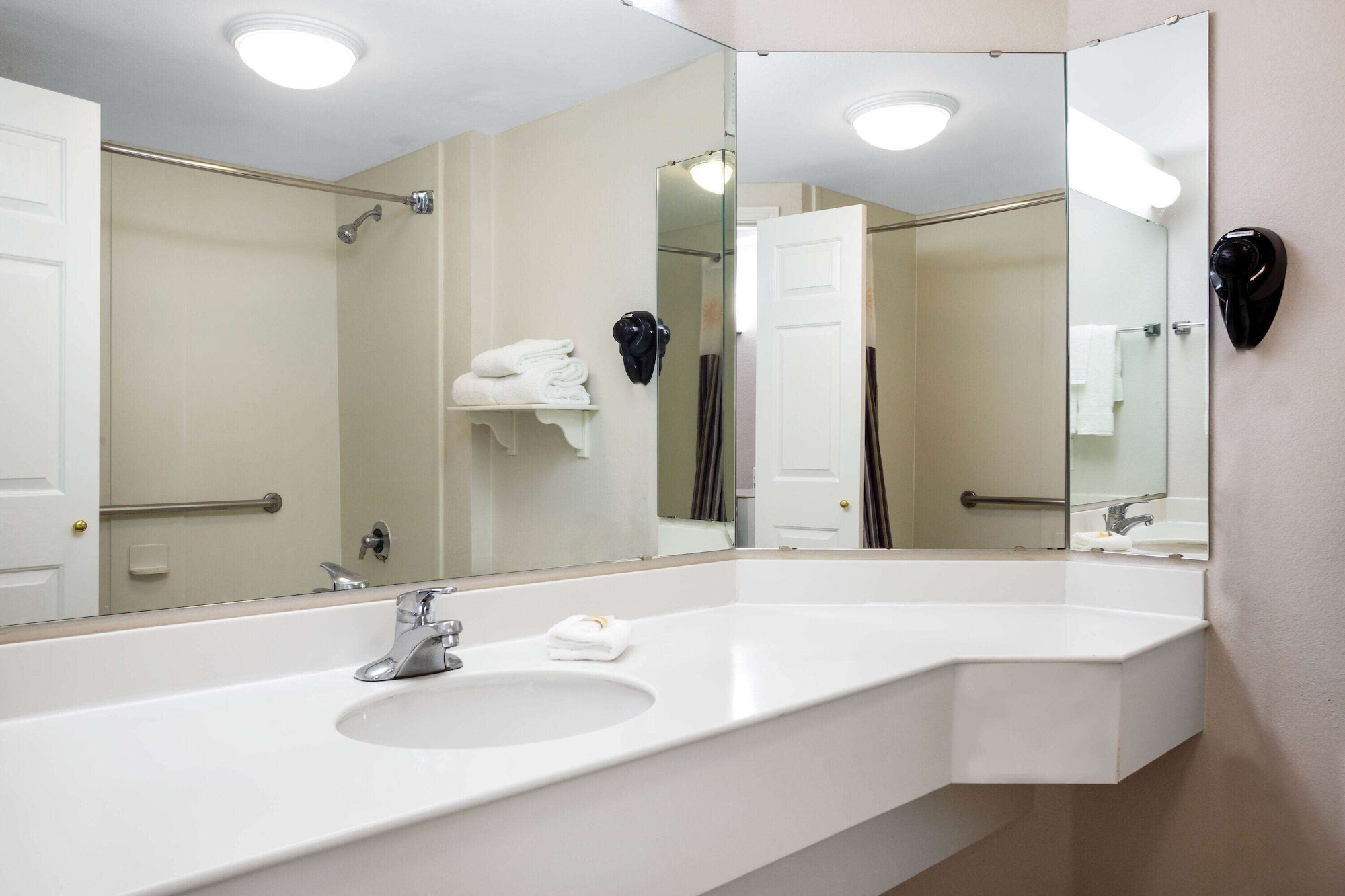 غرفة تنفيذية بسرير كينج، Fairfield by Marriott Inn & Suites Austin West 6/6
