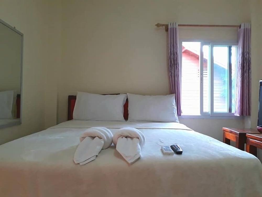 STANDARD, DOUBLE BED, POOL ACCESS