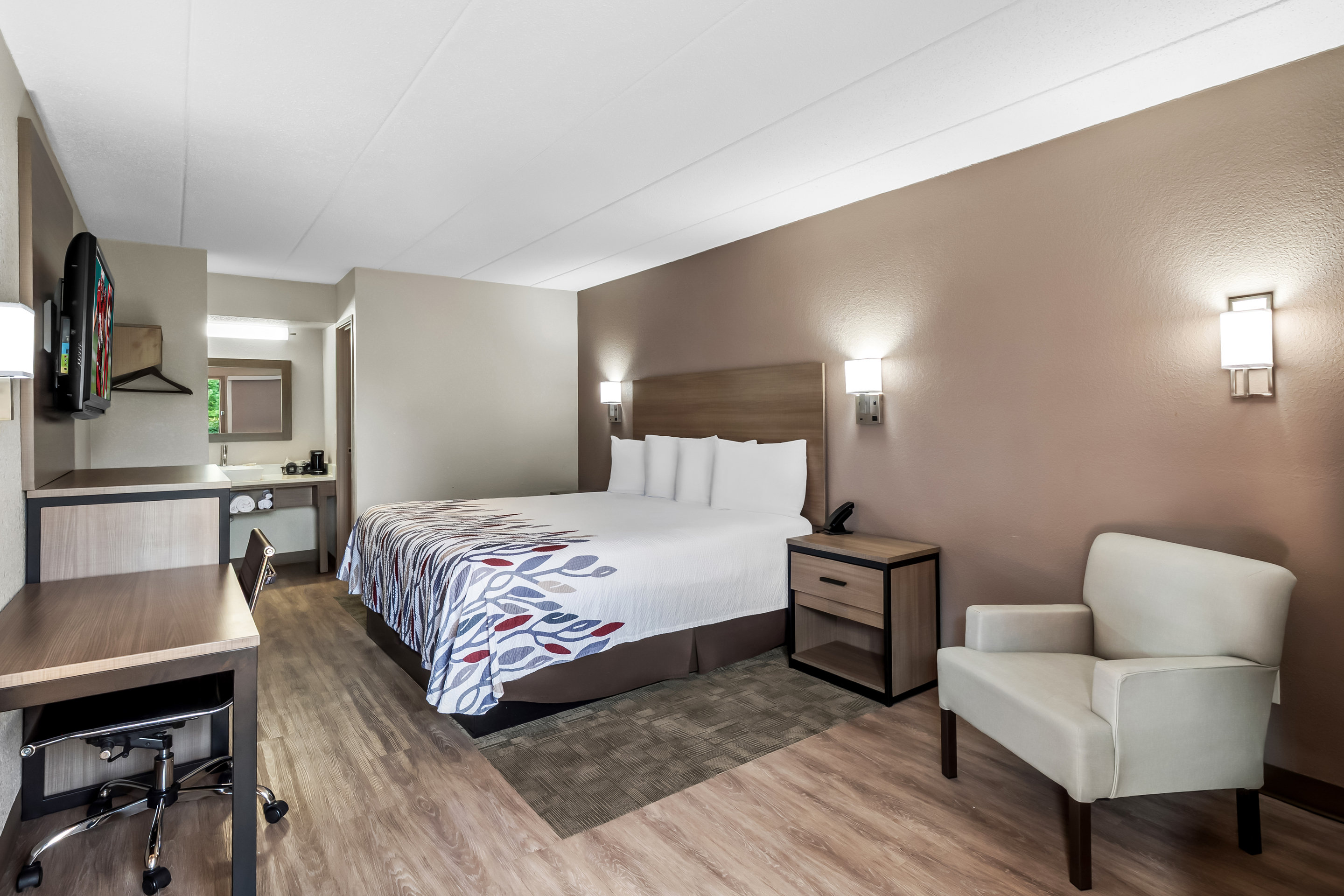 غرفة ديلوكس بسرير كوين، Red Roof Inn Ann Arbor - University Of Michigan South 4/6