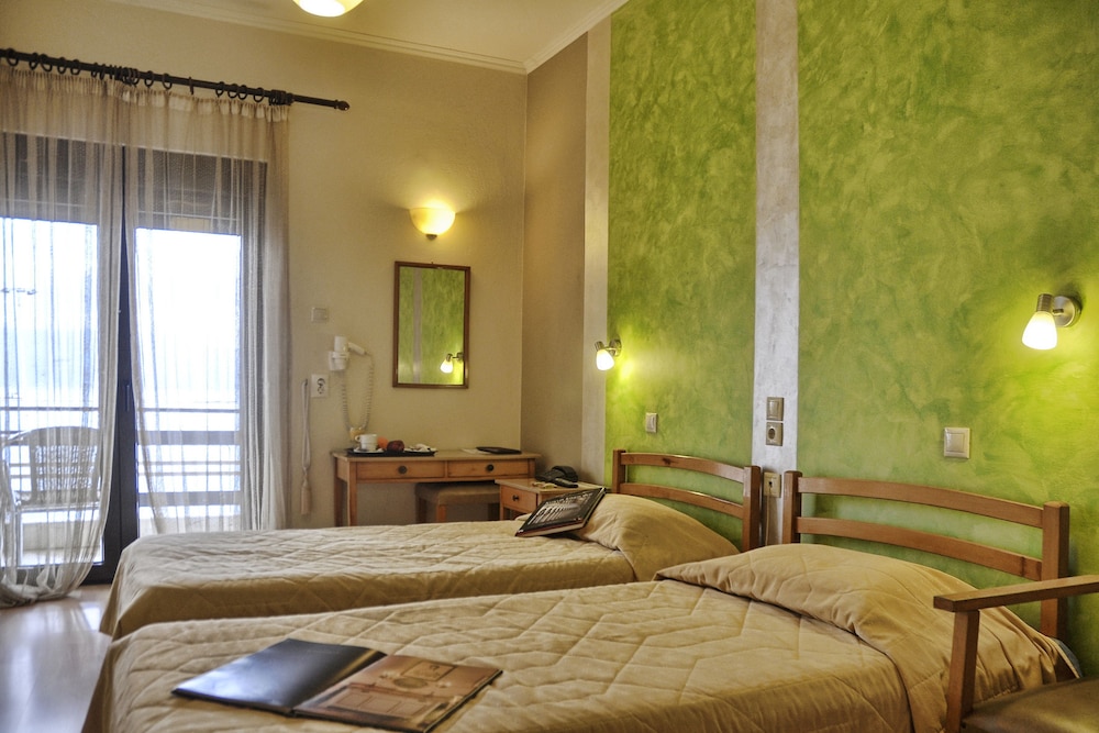 Atlantis Hotel 25/33