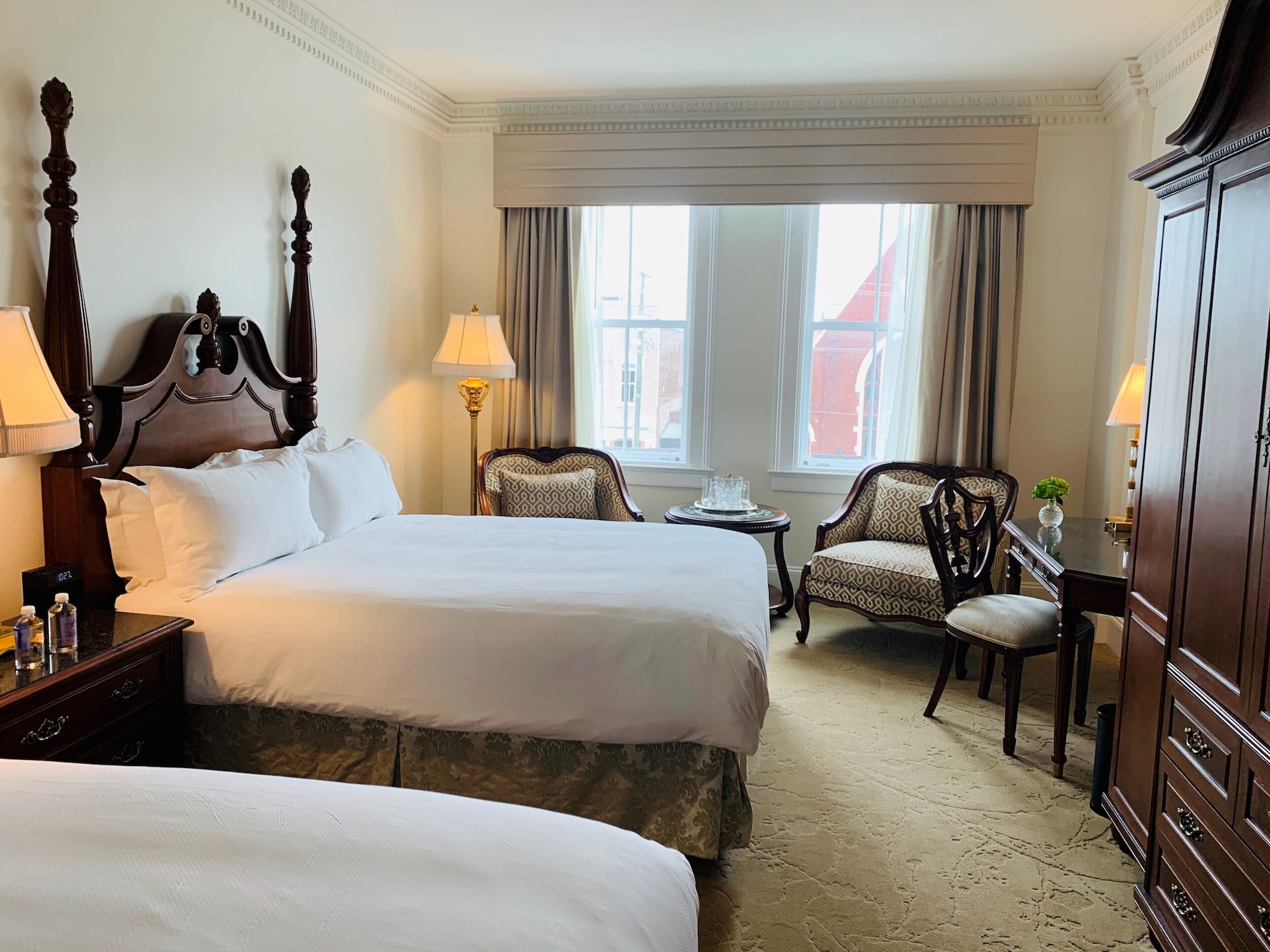 LUXURY, 2 QUEEN BEDS
