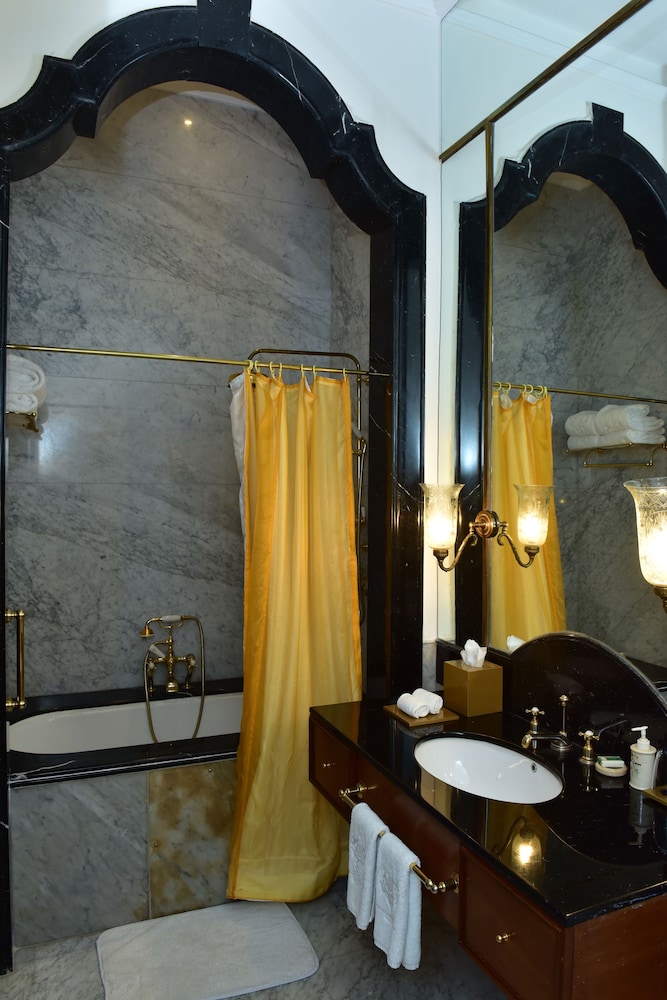 TAJ FALAKNUMA PALACE 46/81