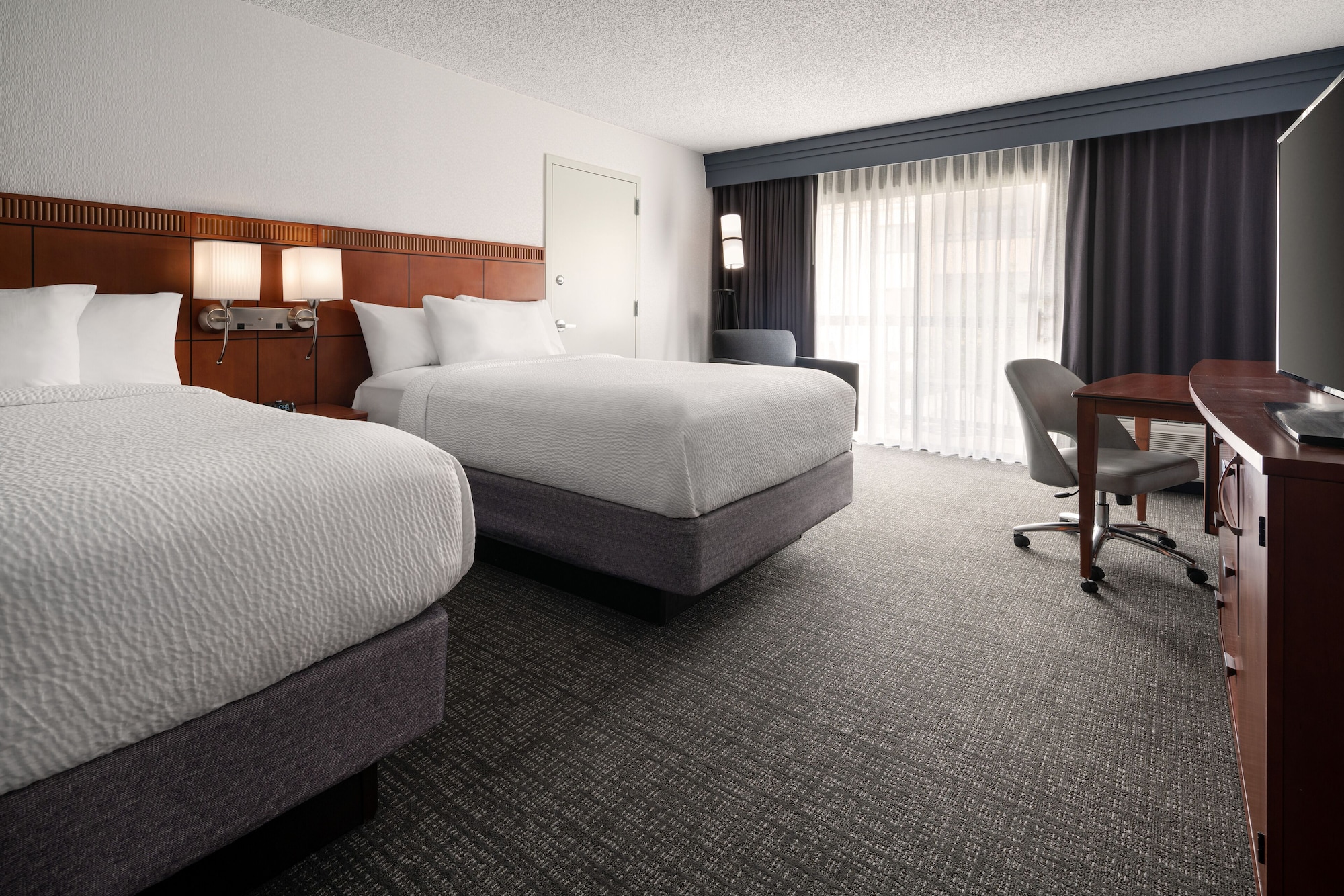 Suite, 2 Queen Beds, Sofa