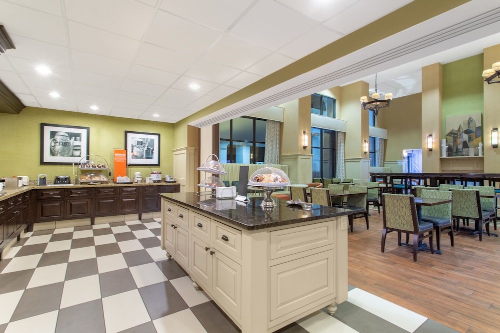 Hampton Inn & Suites Albany-Airport 26/36