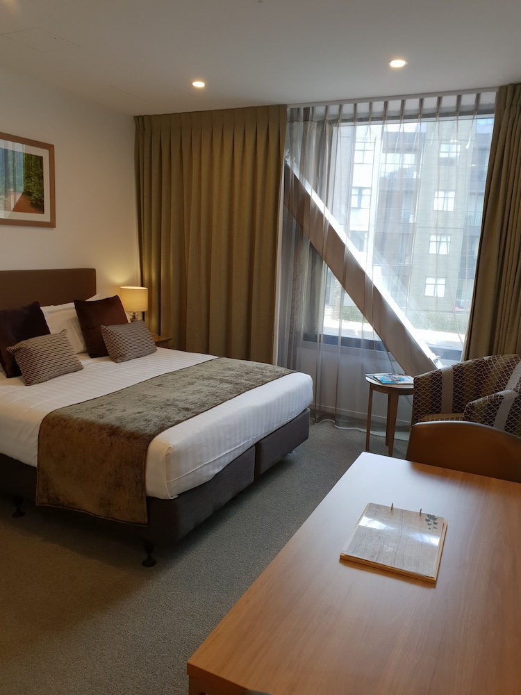 SUPERIOR, SUITE, KING BED