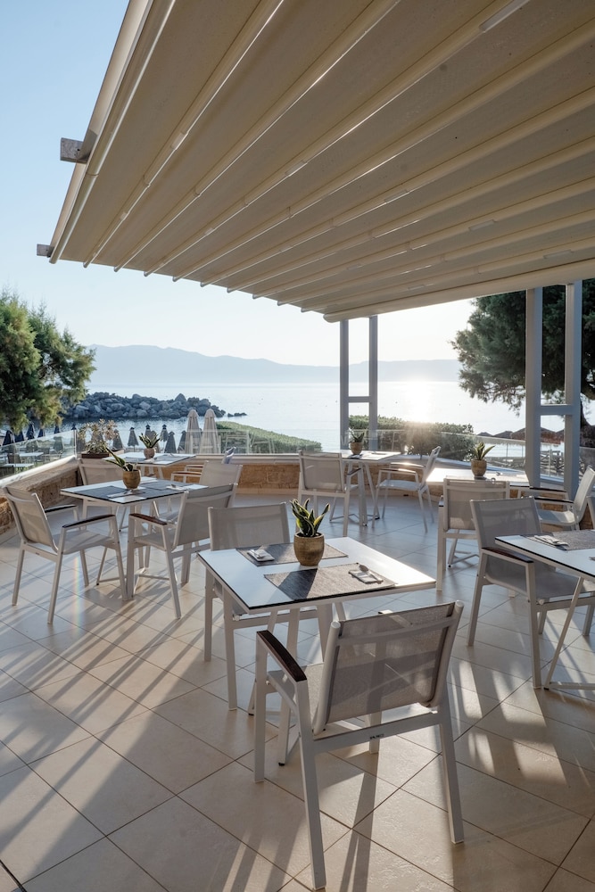 Molos Bay Hotel 30/50