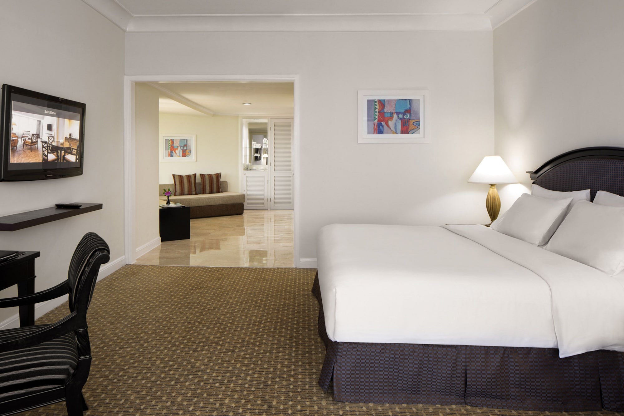 DELUXE ROOM