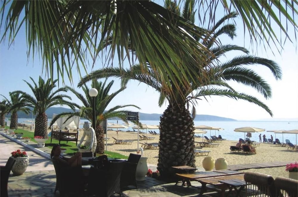 Assa Maris Beach Hotel 94/108