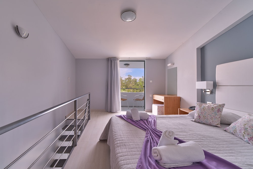 Maisonette, Junior Suite, 1 Queen and 1 Single Bed, Pool View, 2 Sofa