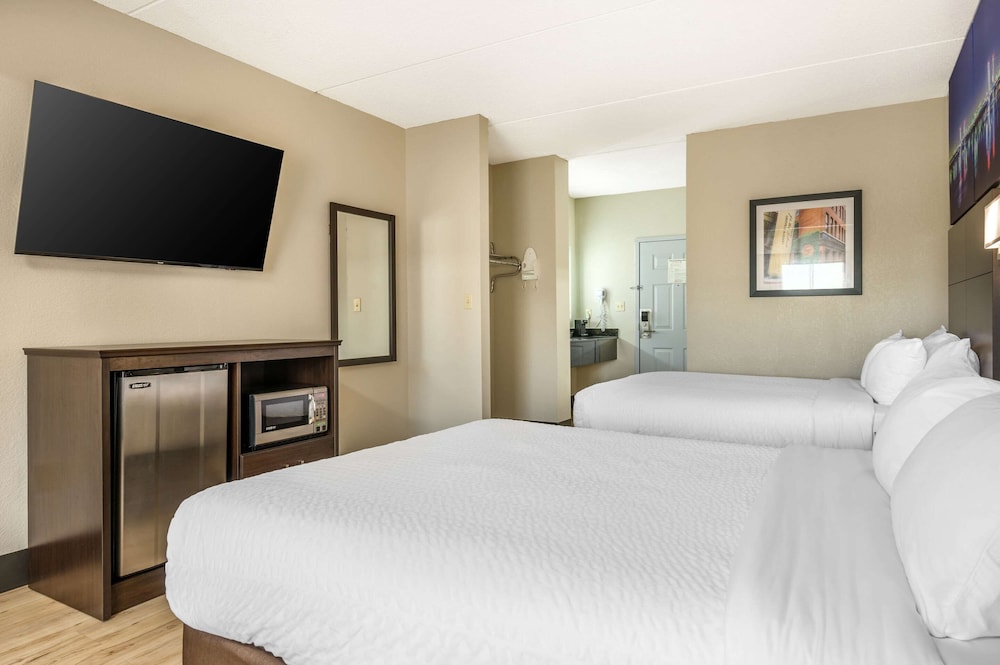 UPGRADE, 2 QUEEN BEDS