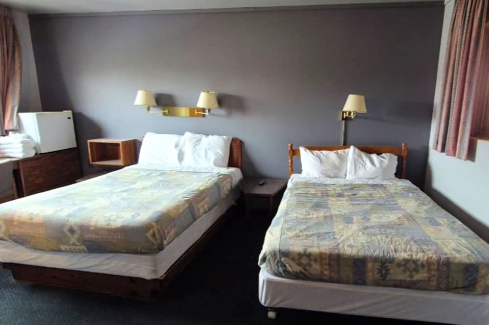 Capital O Swan Inn Comstock Park 20/57