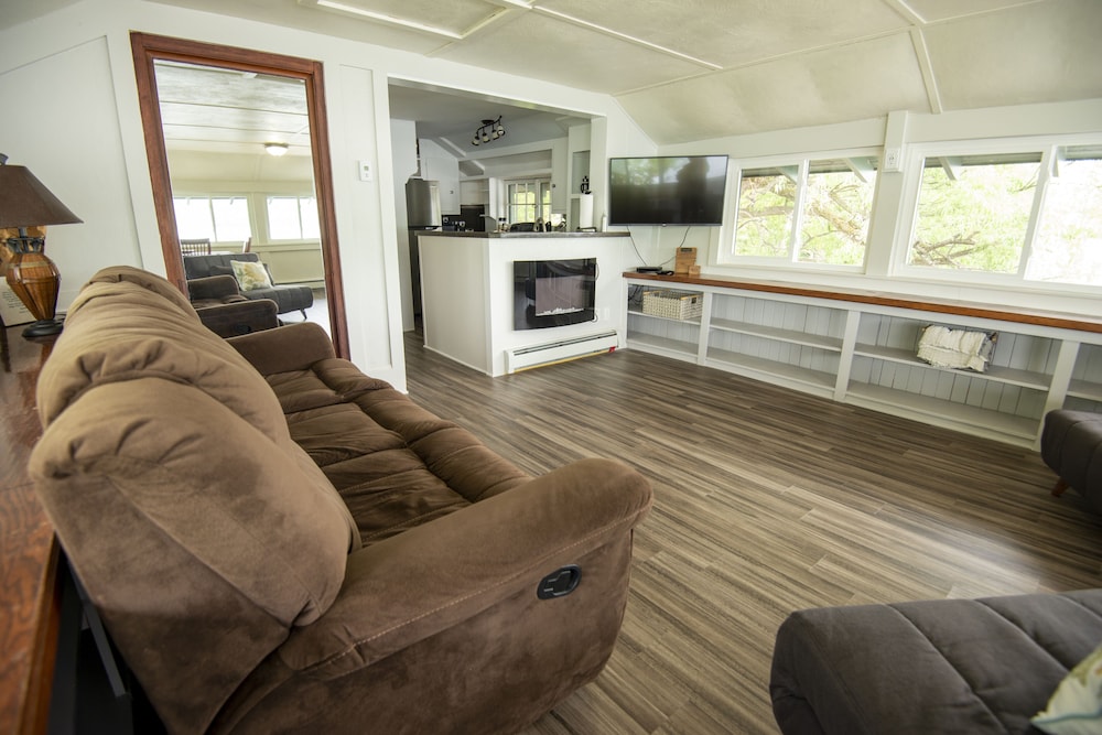 Ithaca Boat House 25/47