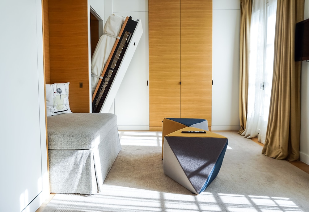 Hotel Marignan Champs Elysees 29/70