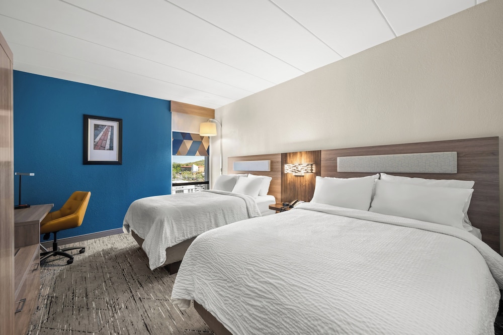 Standard, 2 Queen Beds