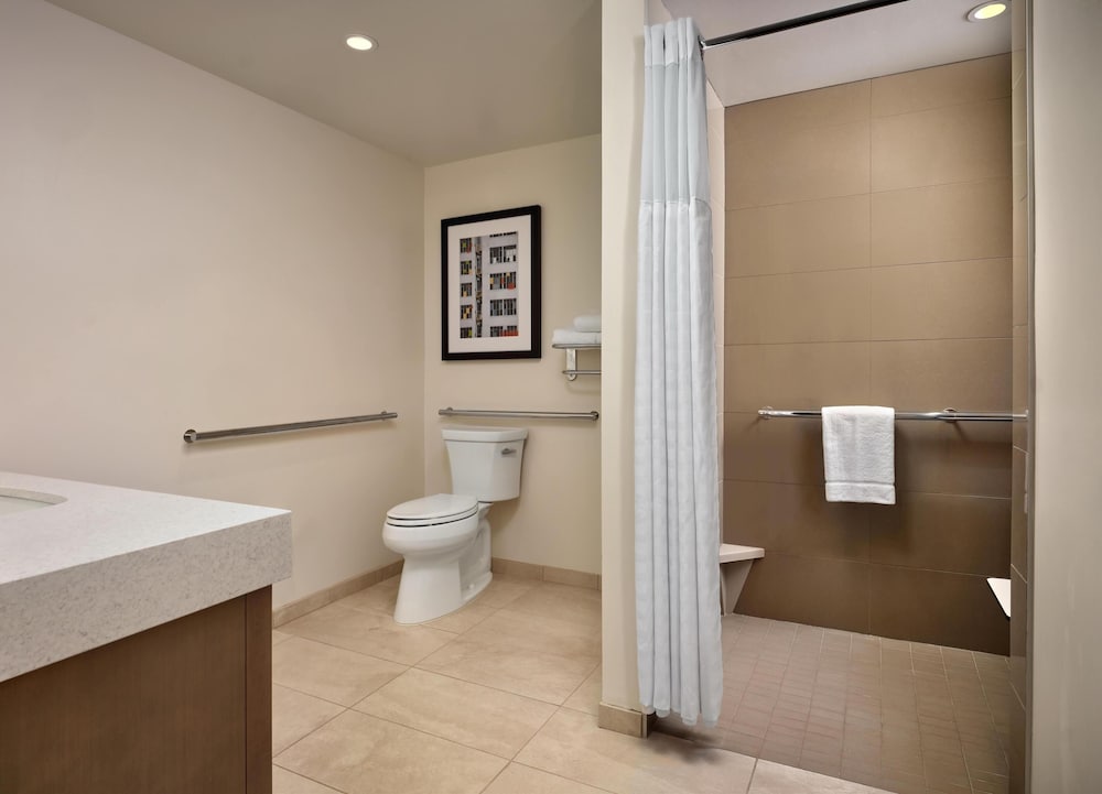 Hyatt House LA University Medical Center 44/48