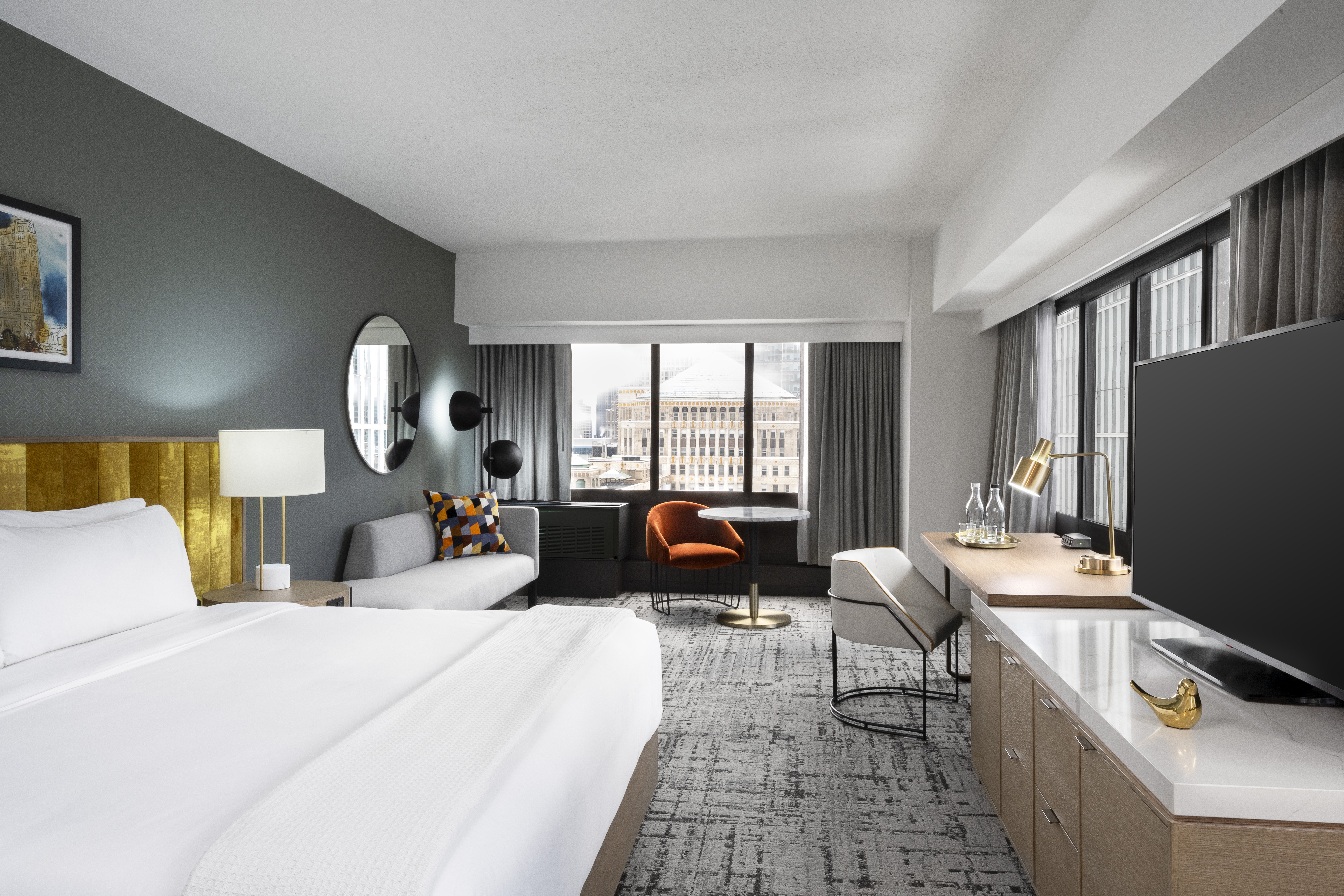 Grand, King Bed, Skyline View, Accessible