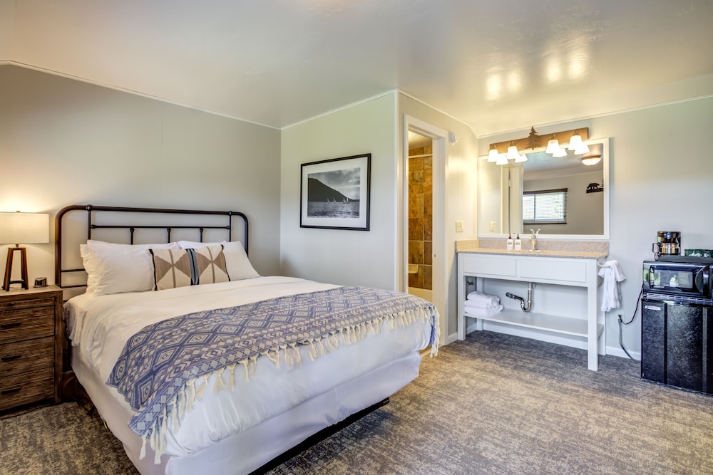 Sears, Cabin, Queen Bed, Sofa