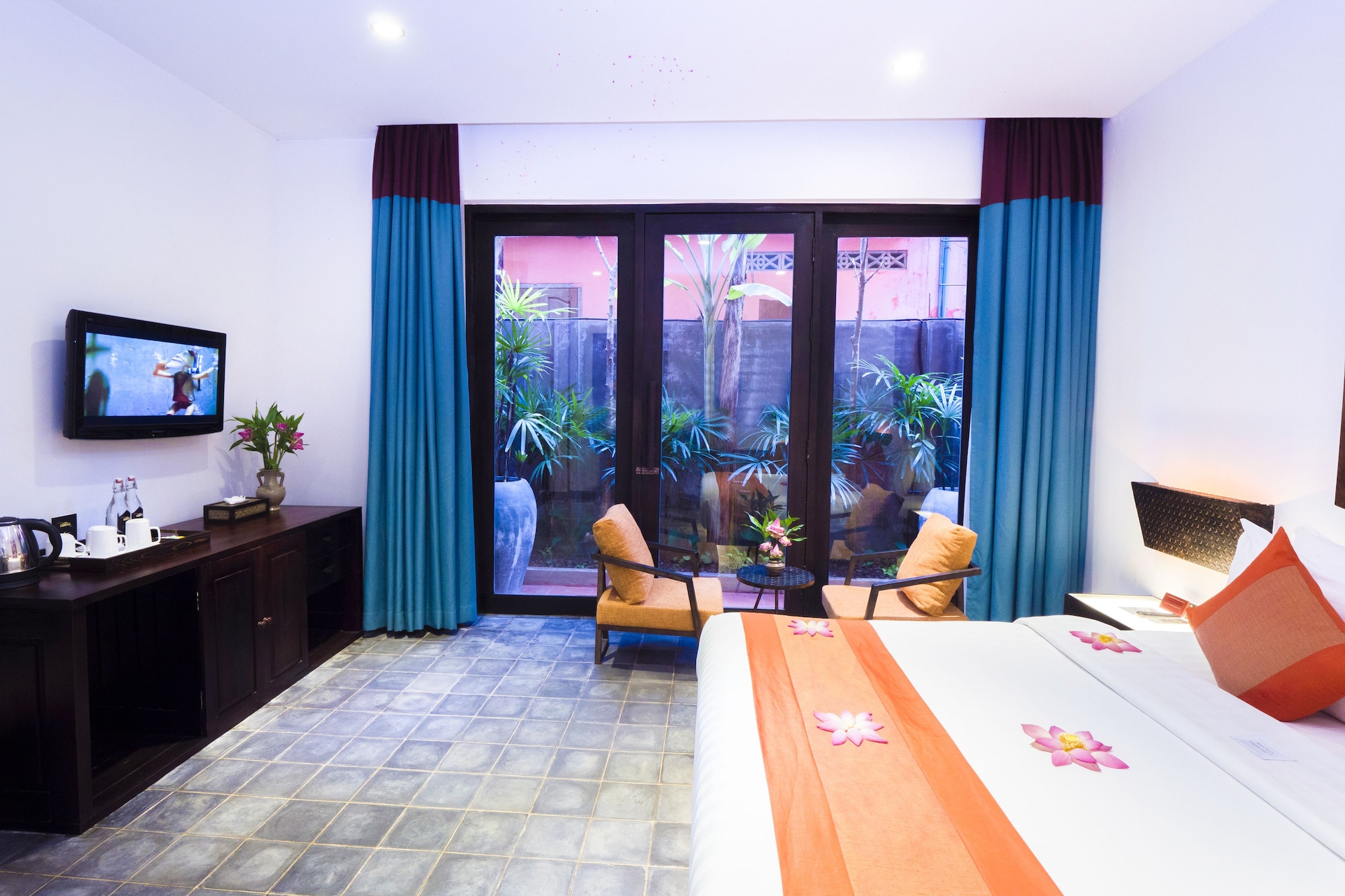 DELUXE, DOUBLE BED, GARDEN VIEW
