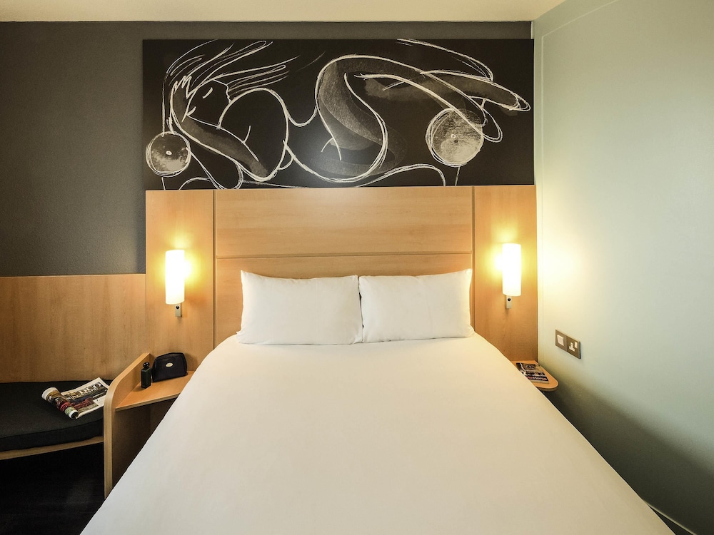 ibis Reading Centre 34/59