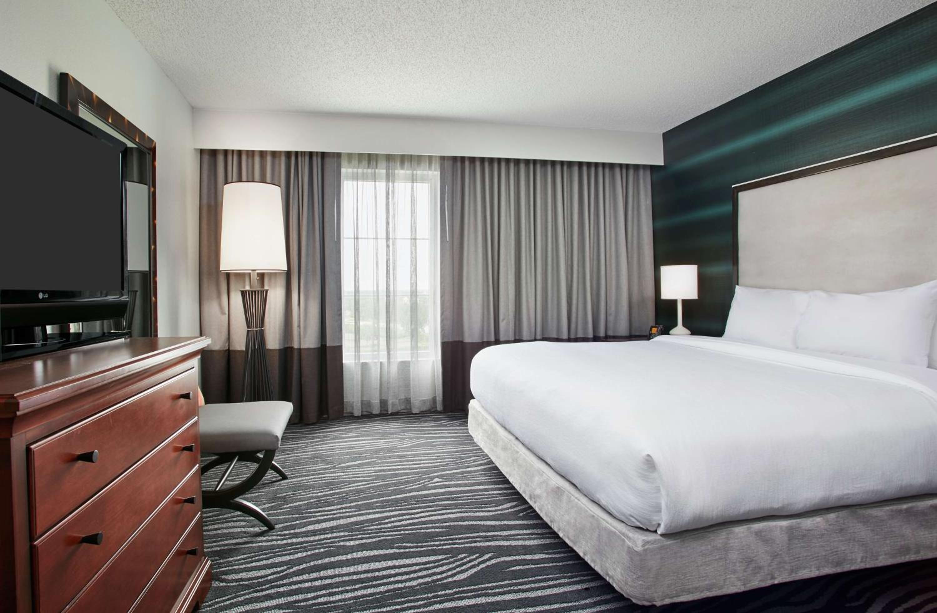 1 BEDROOM, PURE, WELLNESS, SUITE, KING BED, SOFA