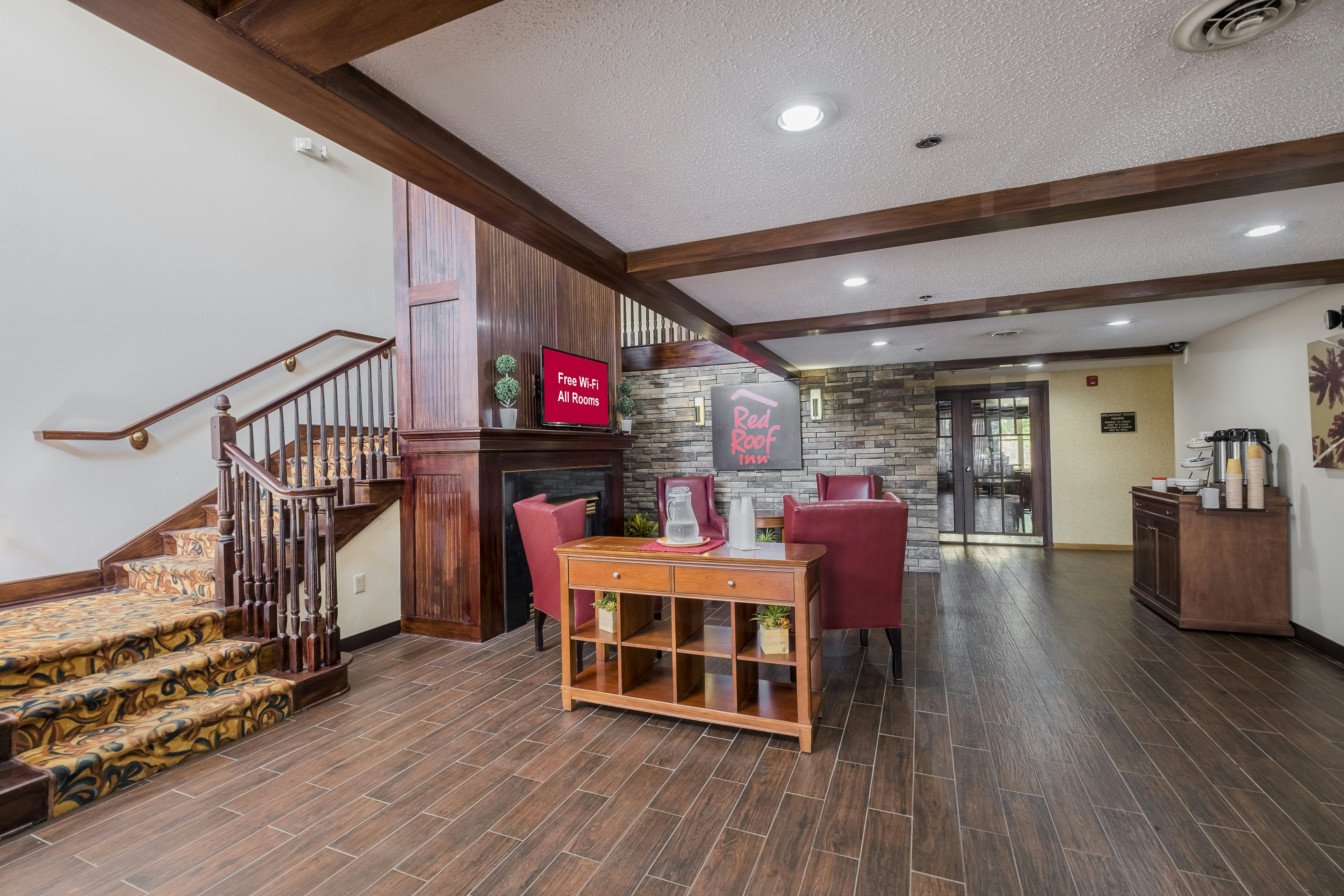Red Roof Inn & Suites Stafford, VA - Quantico 8/32