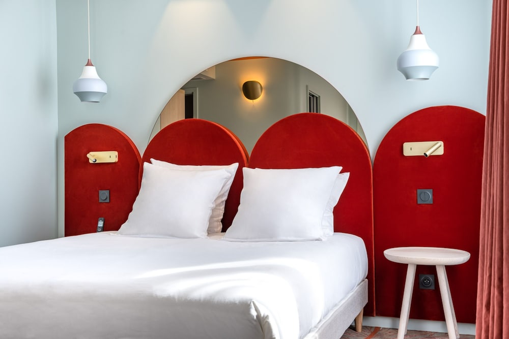 O.lysee Hotel 7/47