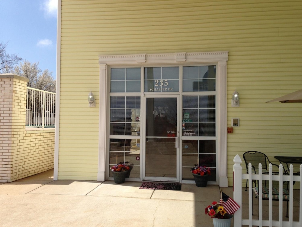 Spinning Wheel Inn 32/40