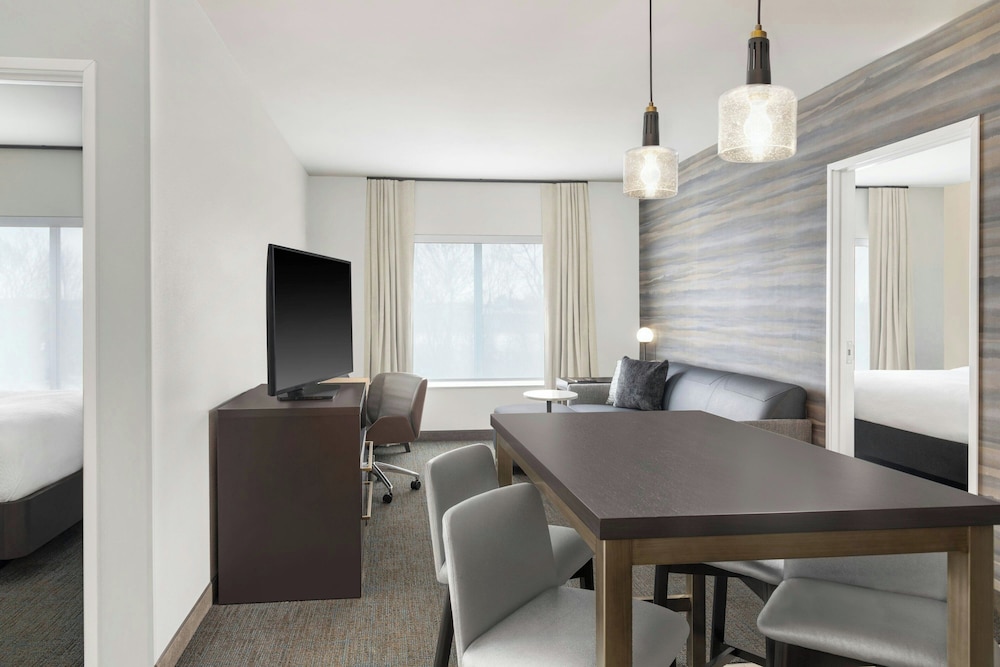 Residence Inn By Marriott Detroit Dearborn 21/33