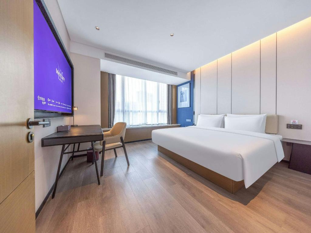 EXECUTIVE, SUITE, KING BED