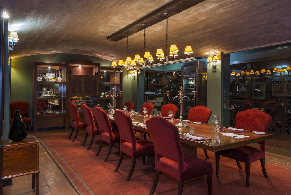 No. 5 Boutique Art Hotel 34/48