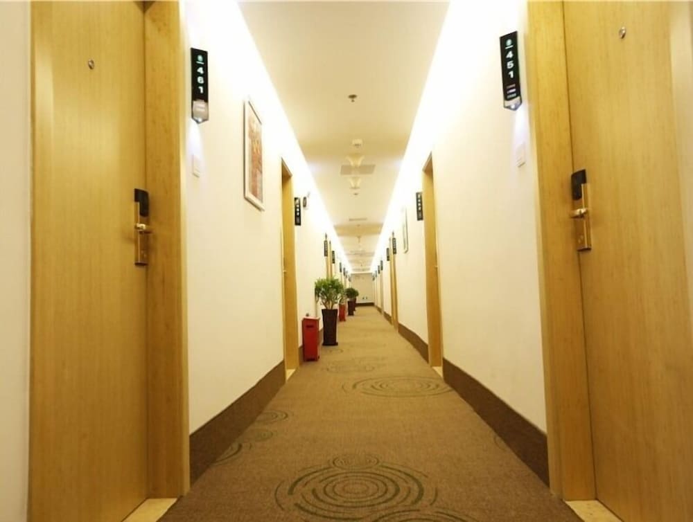 GreenTree Inn Beijing Chaoyang District Maquanying Subway Station Express Hotel 33/38