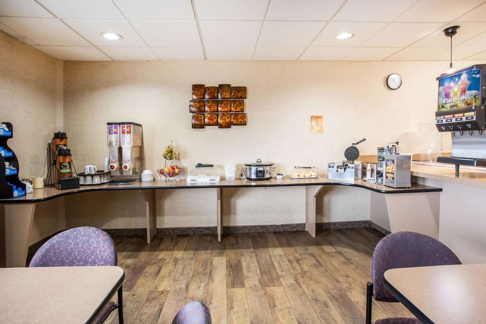 Travelodge by Wyndham Colorado Springs Airport/Peterson AFB 12/44