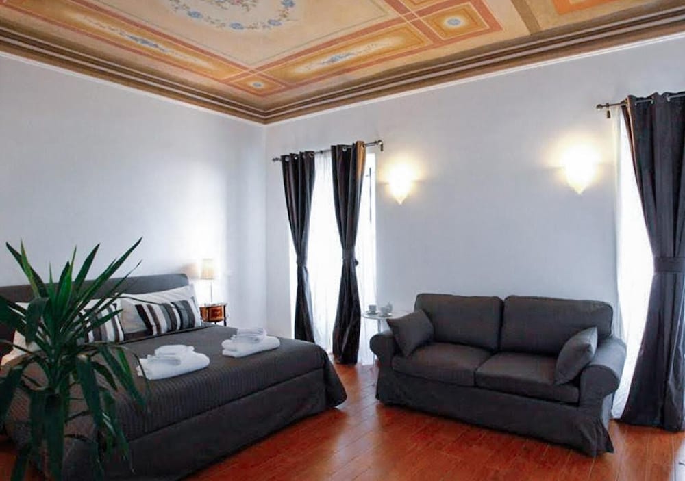 Clemy In Rome 19/28