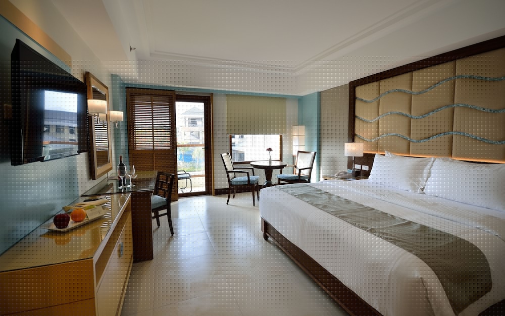 Henann Resort Alona Beach 16/74