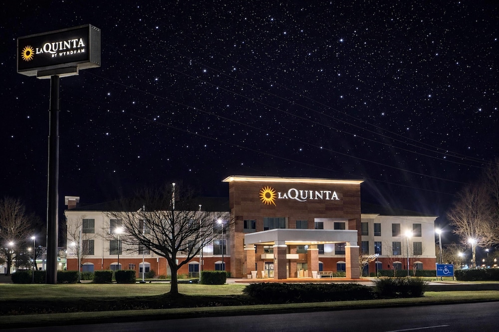 La Quinta Inn & Suites by Wyndham Bessemer 1/49
