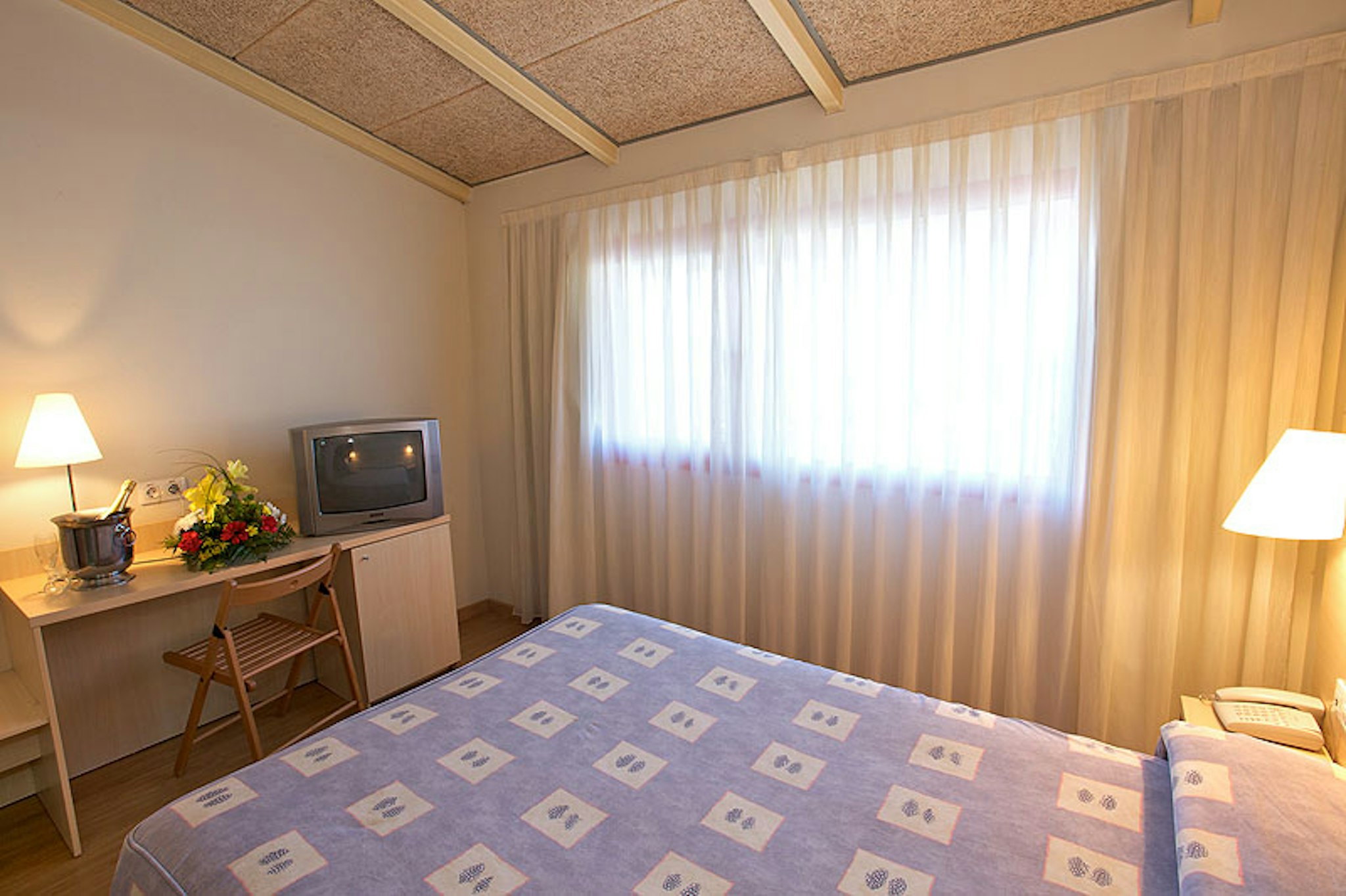BASIC HOTEL 10/16