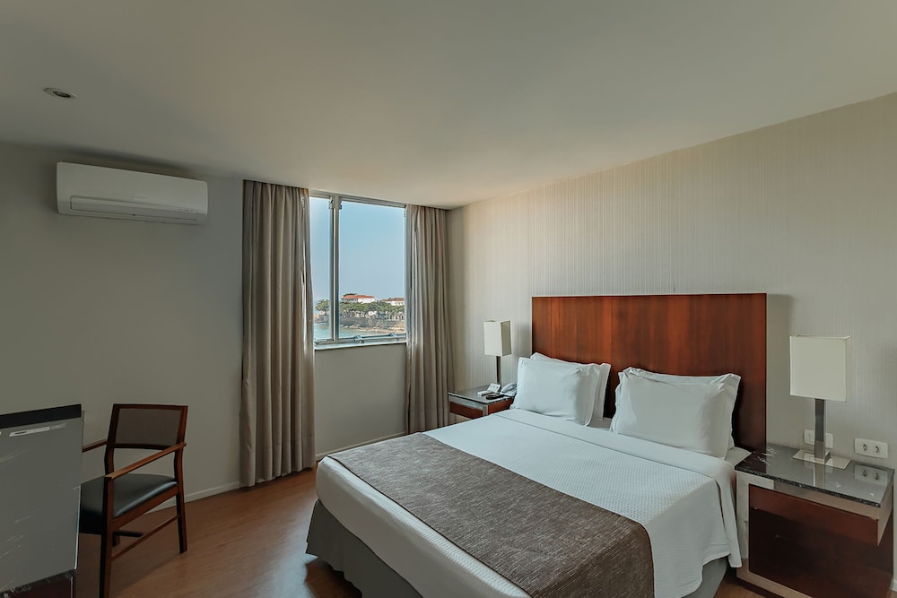 DELUXE, QUEEN BED, SEA VIEW