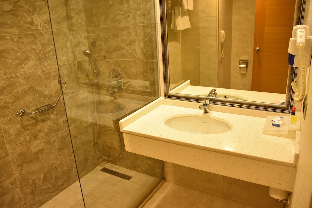 Grand Simay Hotel 48/50