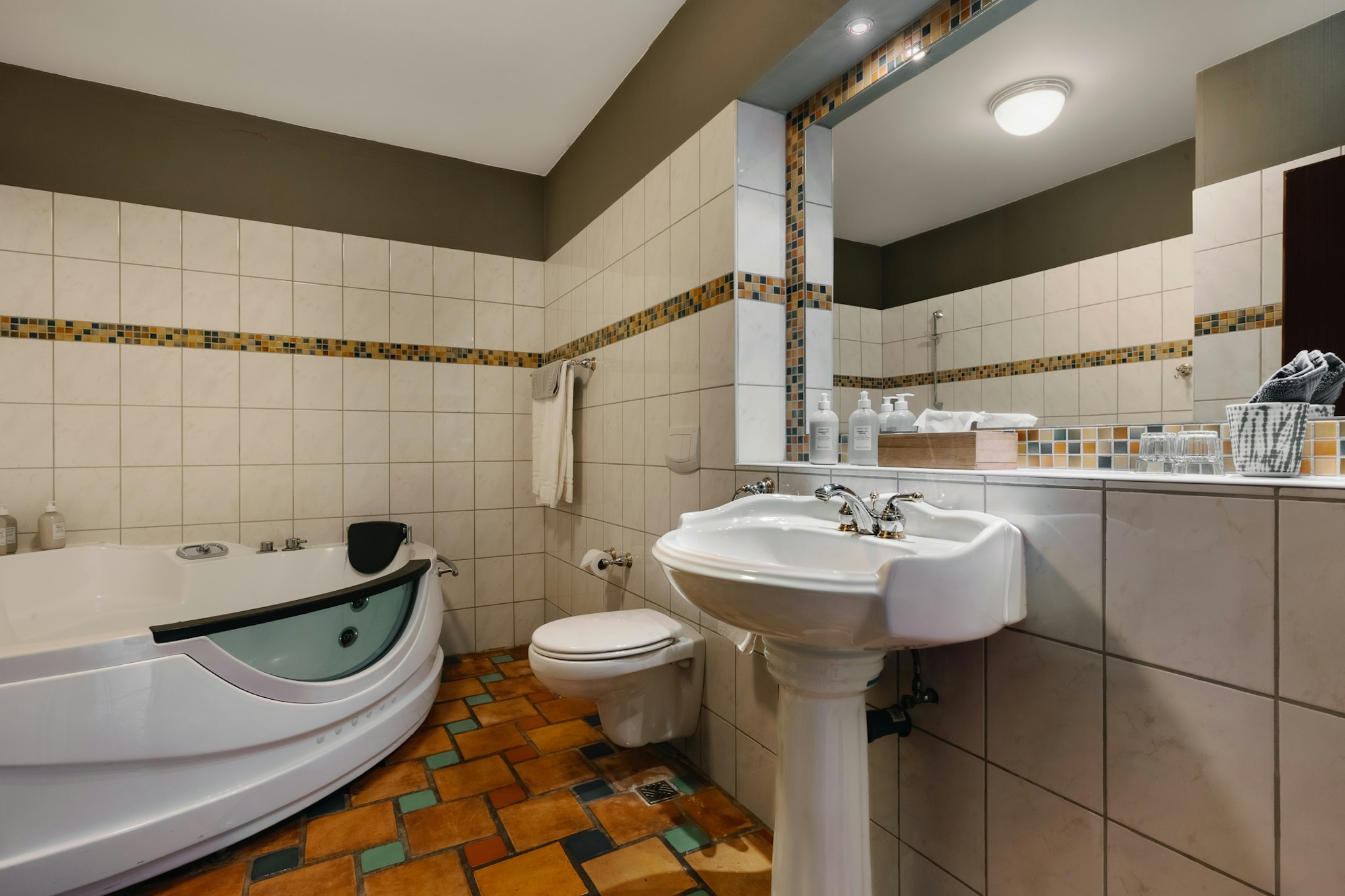 HOTEL KRIUNES 80/83