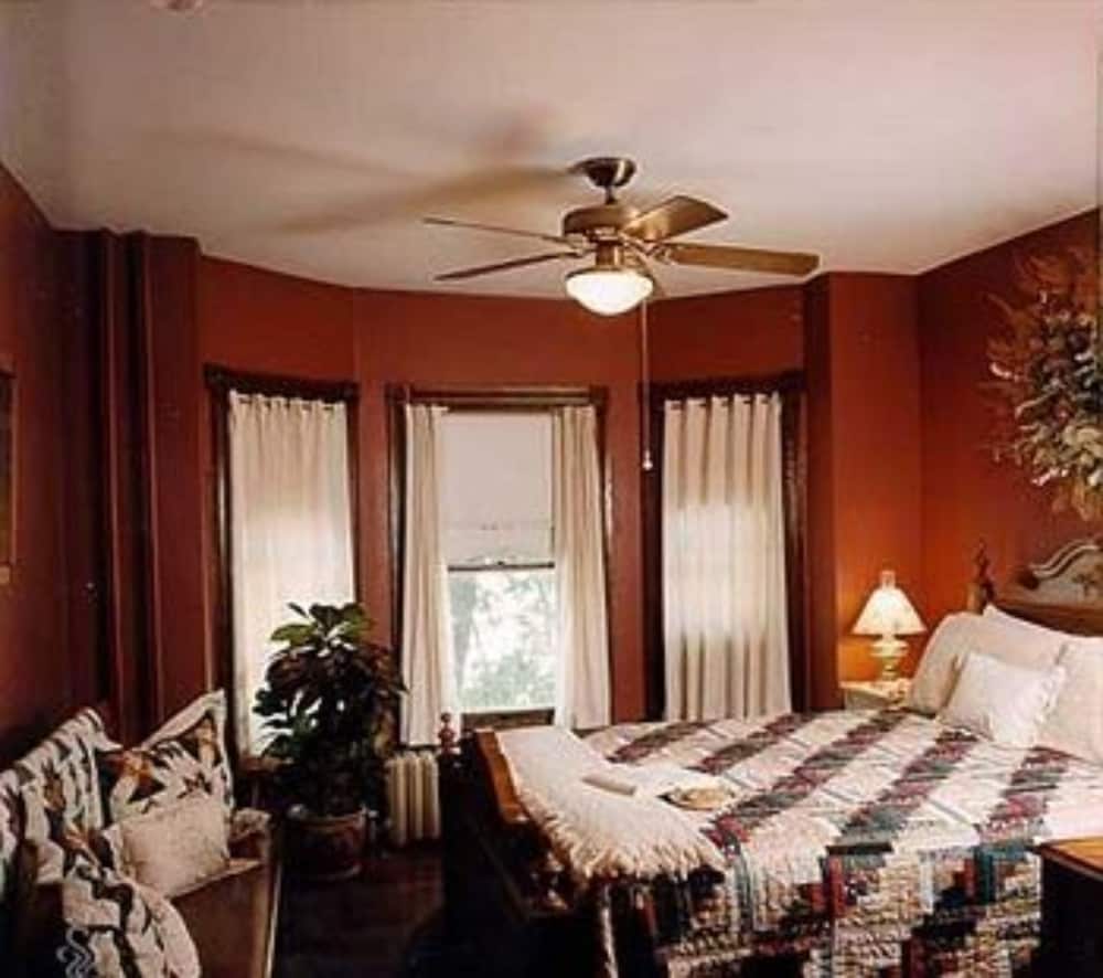 Brickhouse Inn 30/51