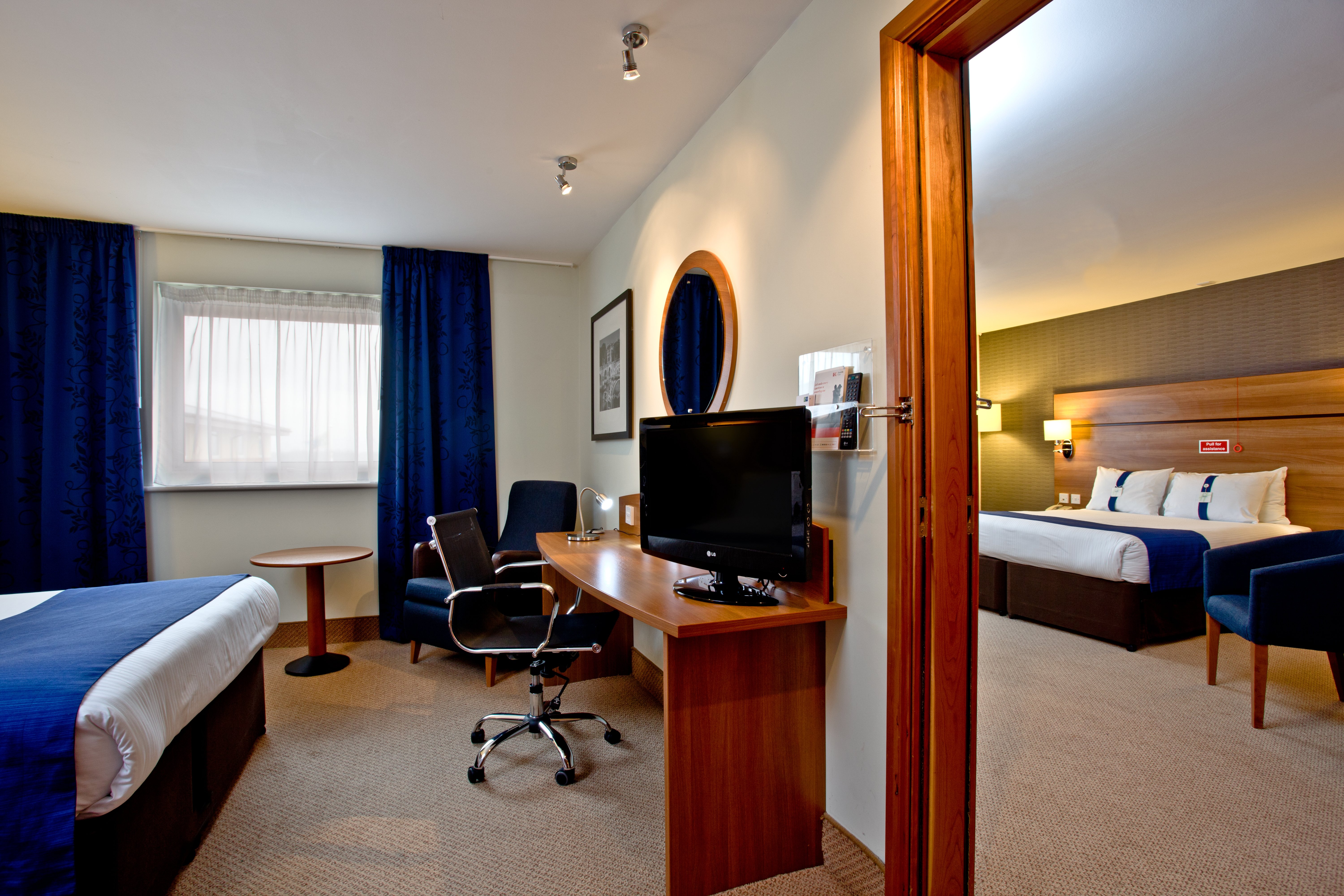 HOLIDAY INN EXPRESS SHREWSBURY 27/40