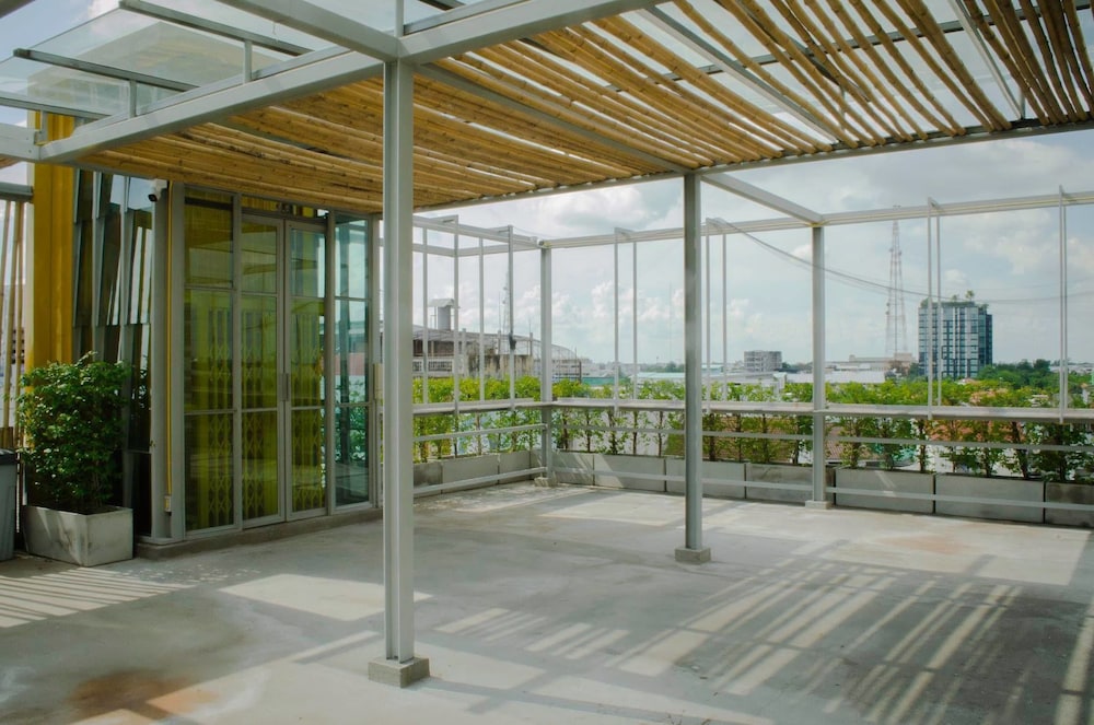 Whereder Poshtel 28/50
