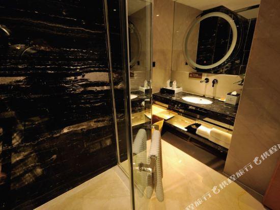 Qinchuan Hotel 55/55