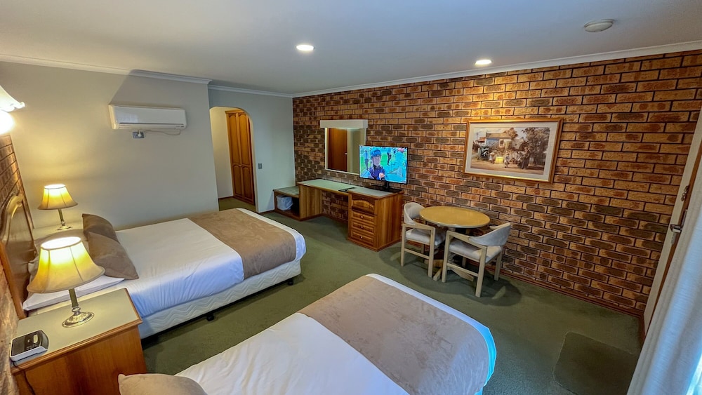 VICTORIANA MOTOR INN 8/42